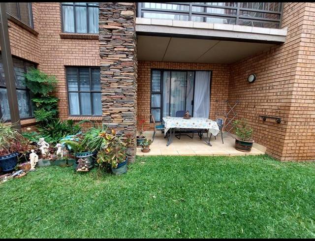 1 BEDROOM APARTMENT FOR SALE IN NEWLANDS